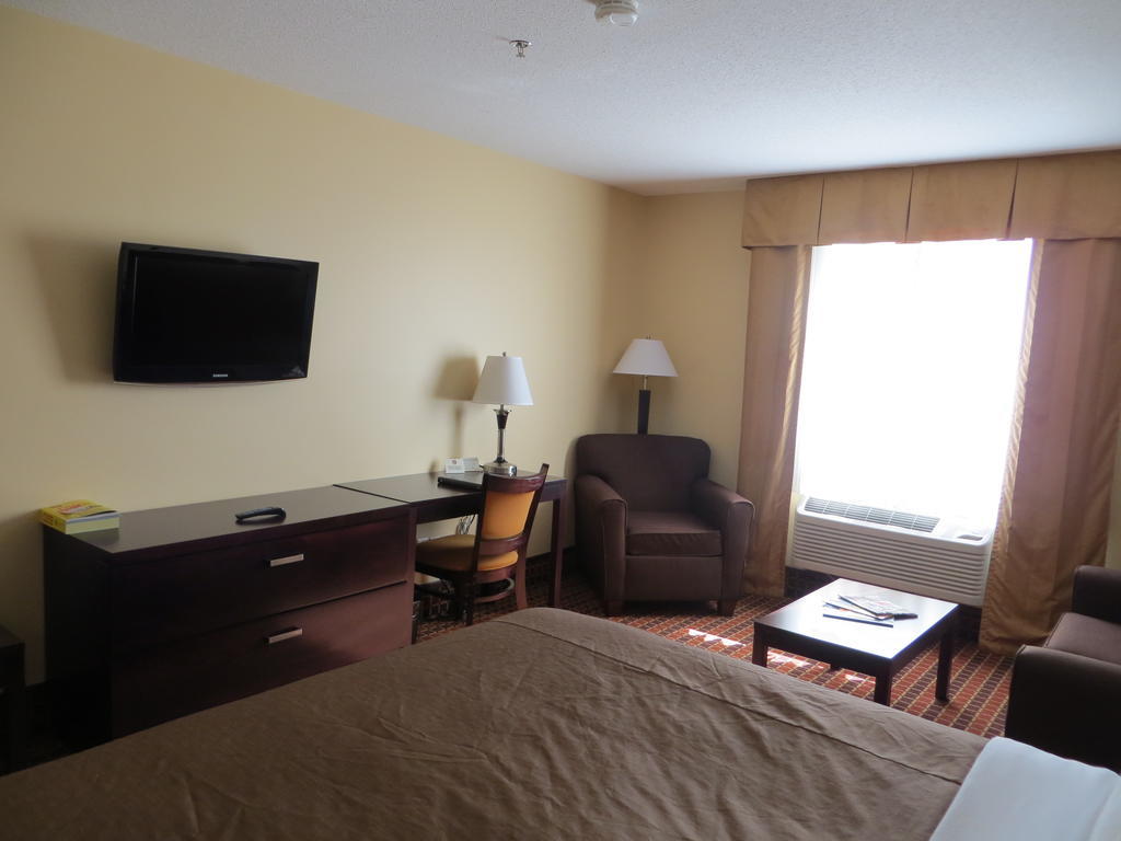 Poplar Tree Inn Stoughton Екстер'єр фото