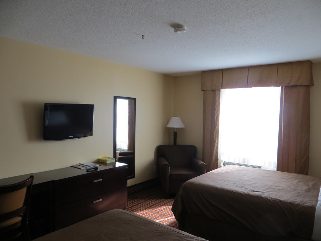 Poplar Tree Inn Stoughton Екстер'єр фото