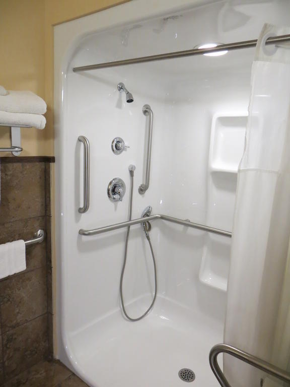 Poplar Tree Inn Stoughton Екстер'єр фото